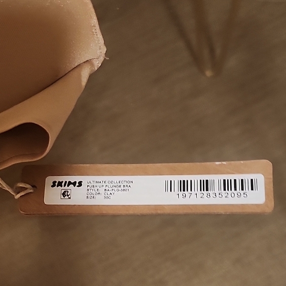 SKIMS Nude Bra - Picture 2 of 3